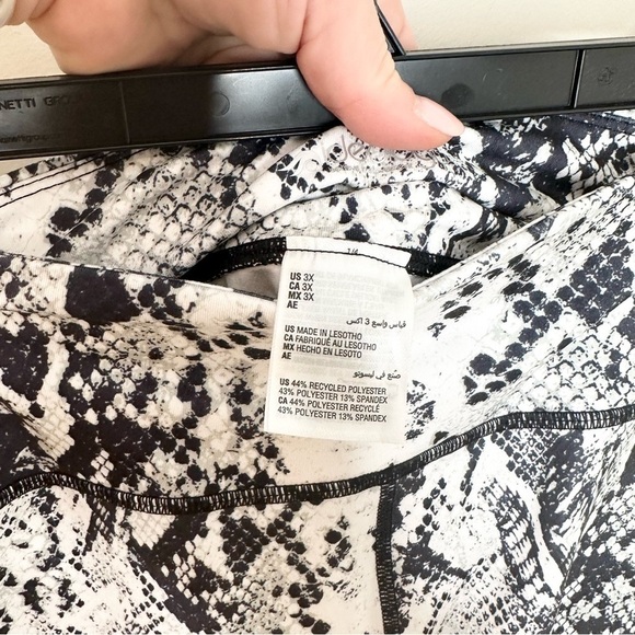 NWT Ideology 3X Plus Size Snakeskin Cropped Leggings - Picture 5 of 7